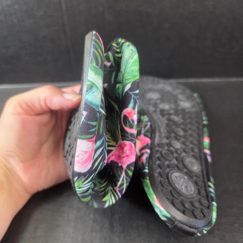 Tropical Flamingo Print Water Shoes Aqua Socks SlipOn Size 42/43 Unisex Packable